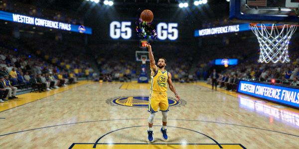 NBA西部决赛G5精彩画面 - 金州勇士队斯蒂芬·库里远投三分